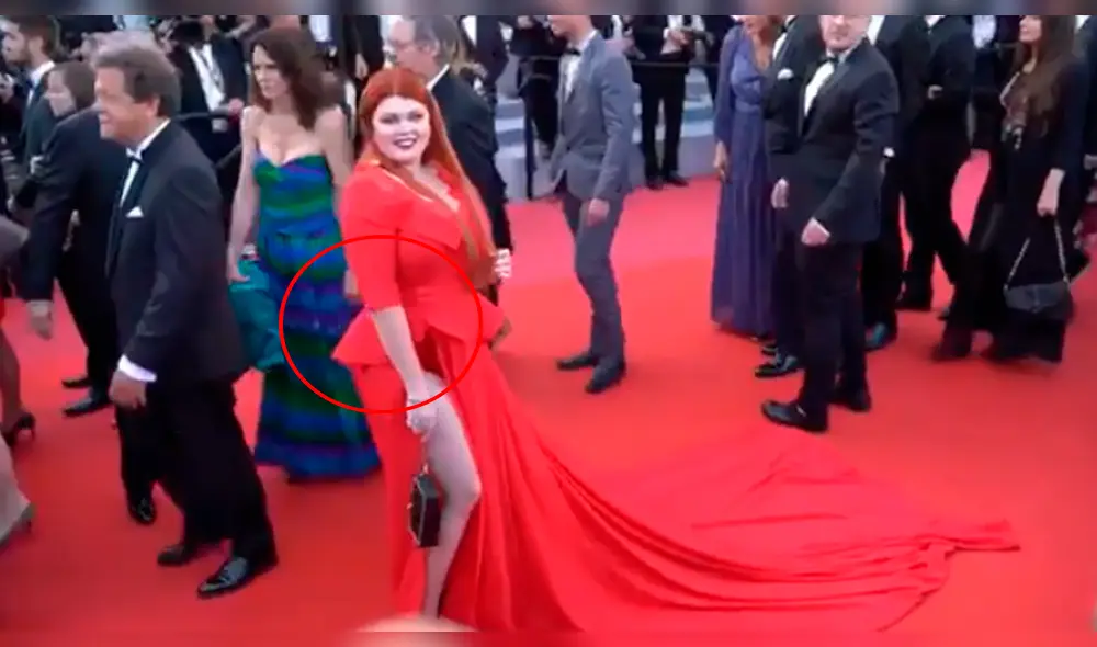 Sexy modelo pierde su falda en alfombra roja del Festival de Cannes [VIDEO]