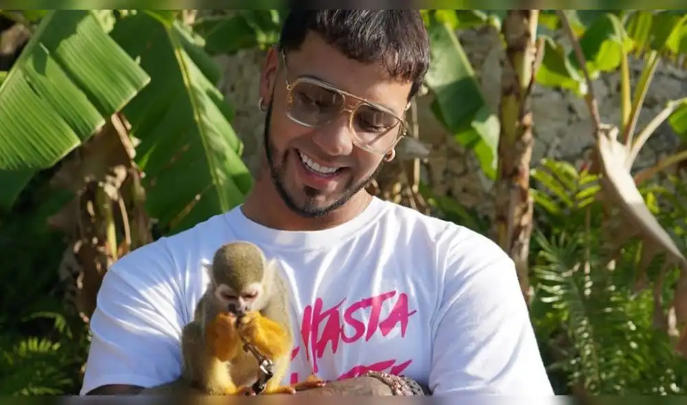 Anuel AA recibe lluvia de críticas por colocar dientes de oro a su menor hijo