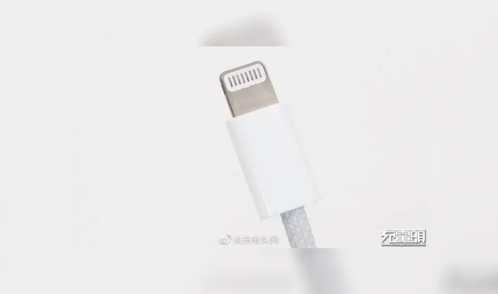 Desliza para ver cómo luce el nuevo cable de datos del iPhone 12. Foto: DuanRui / Twitter.