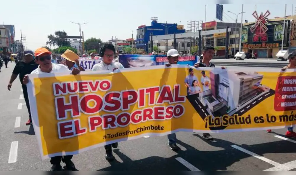 Pobladores de diversos sectores se movilizaron en respaldo al hospital. Pobladores de diversos sectores se movilizaron en respaldo al hospital.