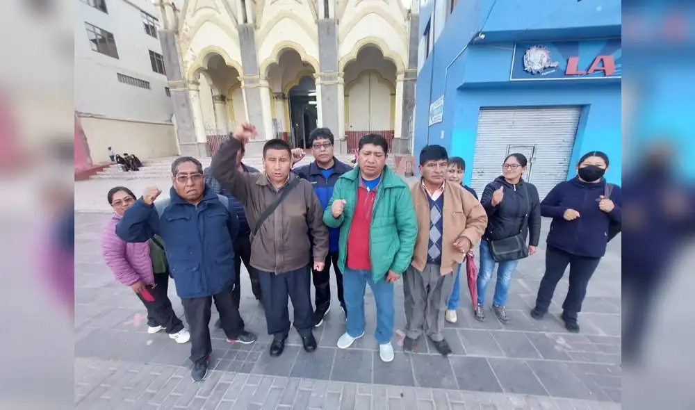 Dirigentes del Sutep se movilizaron en Puno en rechazo de la delegación de la OEA. Foto: Liubomir Fernández/LR - URPI Dirigentes del Sutep se movilizaron en Puno en rechazo de la delegación de la OEA. Foto: Liubomir Fernández/LR - URPI
