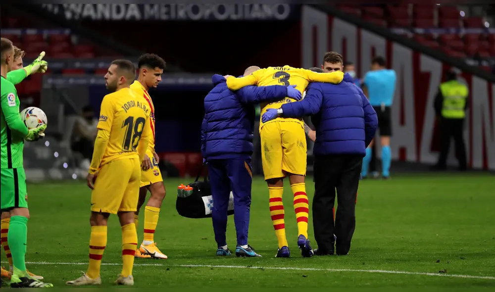 Gerard Piqué también salió lesionado durante el partido. Foto: EFE/JuanJo Martín.