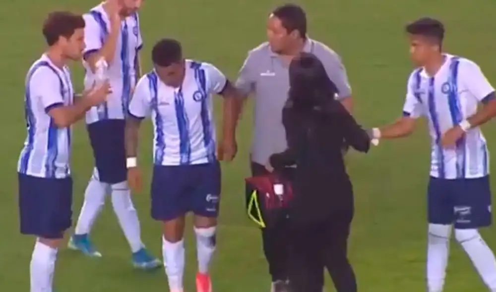 Comentaristas de Gol Perú tuvieron desatinadas palabras para con asistente médico. Foto: Captura Comentaristas de Gol Perú tuvieron desatinadas palabras para con asistente médico. Foto: Captura