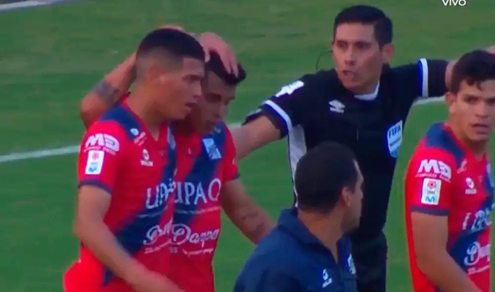 Ricardo Lagos, tras un salida garrafal de José Carvallo, marcó el único gol del Universitario vs. Carlos A. Mannucci por la Liga 1 2019. | Foto: Gol Perú Ricardo Lagos, tras un salida garrafal de José Carvallo, marcó el único gol del Universitario vs. Carlos A. Mannucci por la Liga 1 2019. | Foto: Gol Perú
