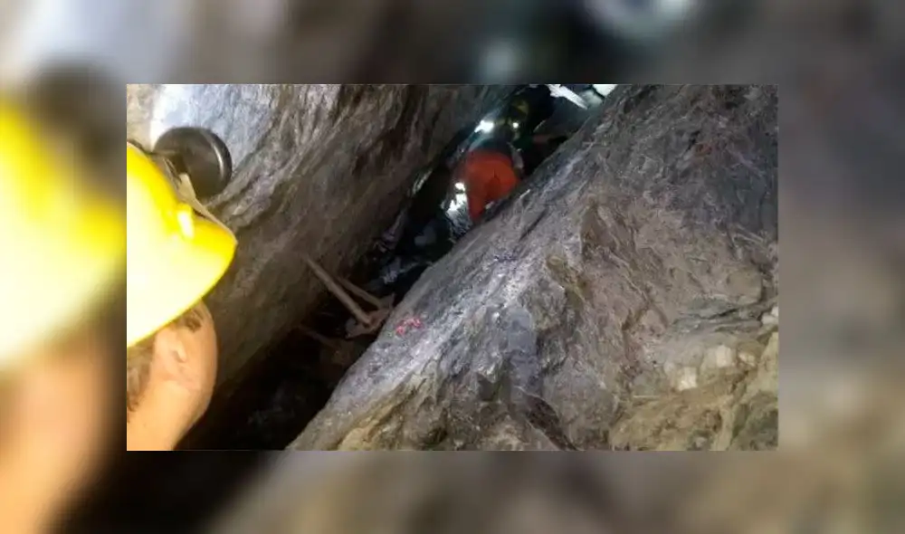 En El Callao el martes militares, policías y bomberos retiraron los cuerpos de tres personas. Foto: Cima News Digital