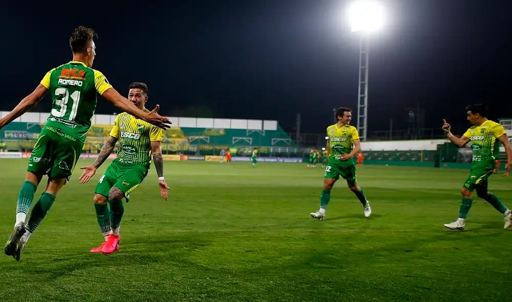 Defensa y Justicia se enfrenta a Delfín en la ciudad de Manta por la Copa Libertadores 2020. Foto: EFE