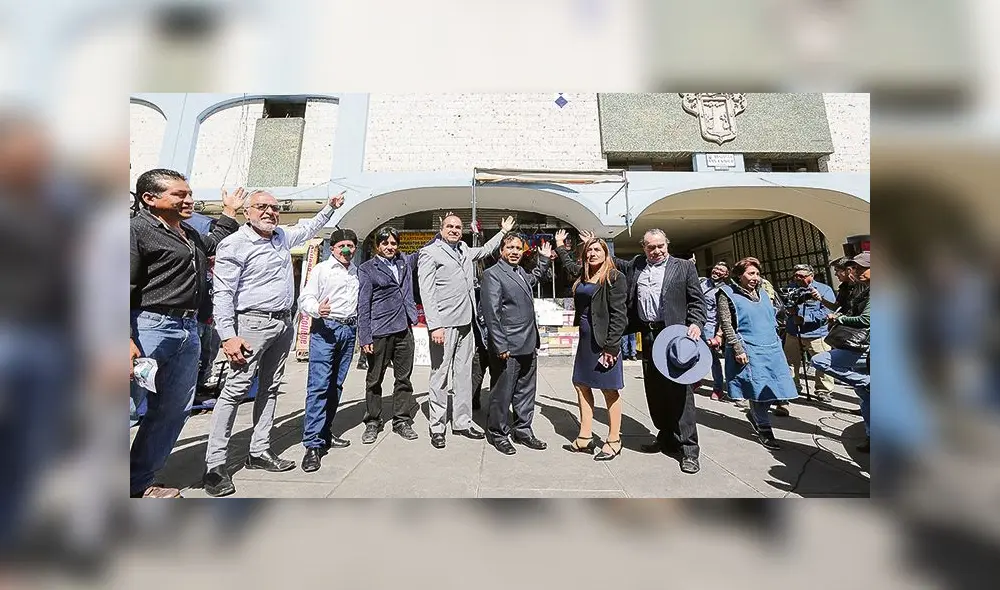 Distinción. Hoy colocaron escudo azul por ser monumento.