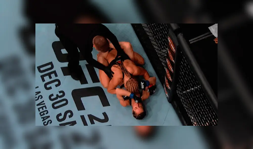 En YouTube luchadora de MMA mostró de más en plena pelea [VIDEO]