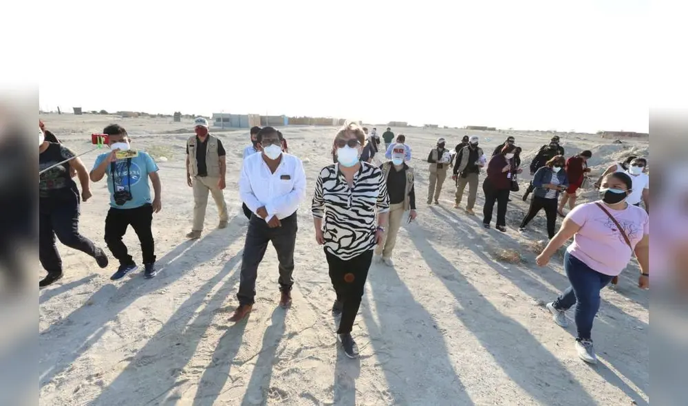 Autoridades recorren terreno donde se ejecutará el proyecto (Foto: Difusuón) Autoridades recorren terreno donde se ejecutará el proyecto (Foto: Difusuón)