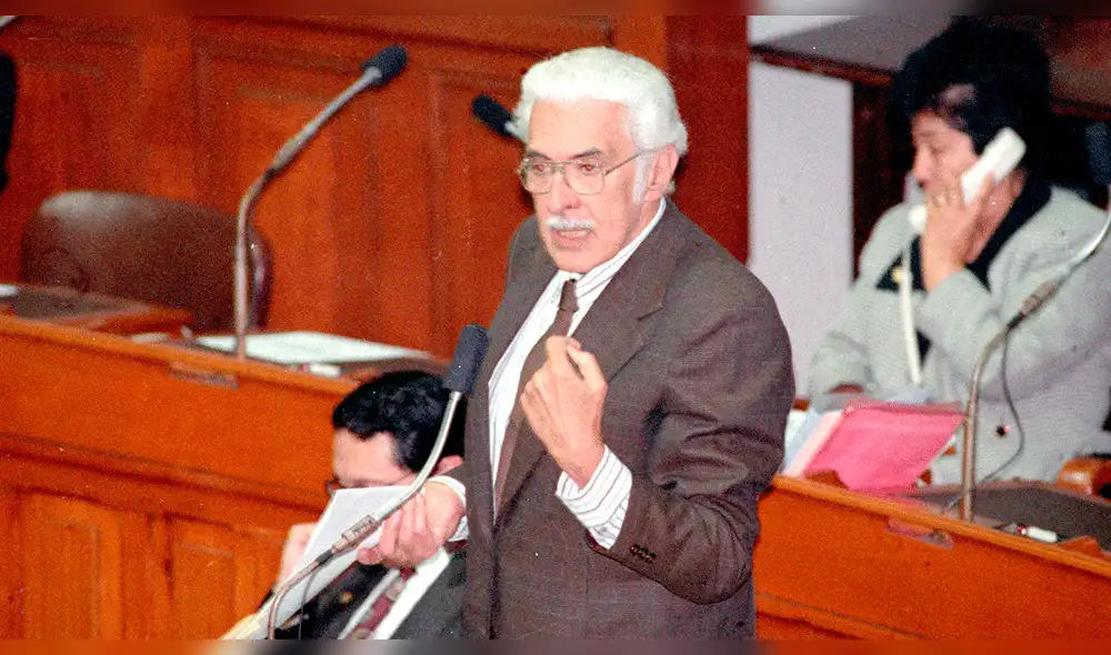 Congreso saca nombre de Mohme Llona de sala de Palacio Legislativo Congreso saca nombre de Mohme Llona de sala de Palacio Legislativo