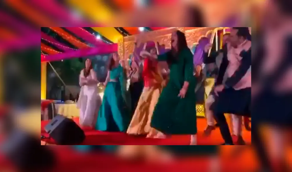 En Facebook, los novios quisieron preparar una increíble coreografía con la canción ‘‘Que Tire Pa’Lante’. En Facebook, los novios quisieron preparar una increíble coreografía con la canción ‘‘Que Tire Pa’Lante’.