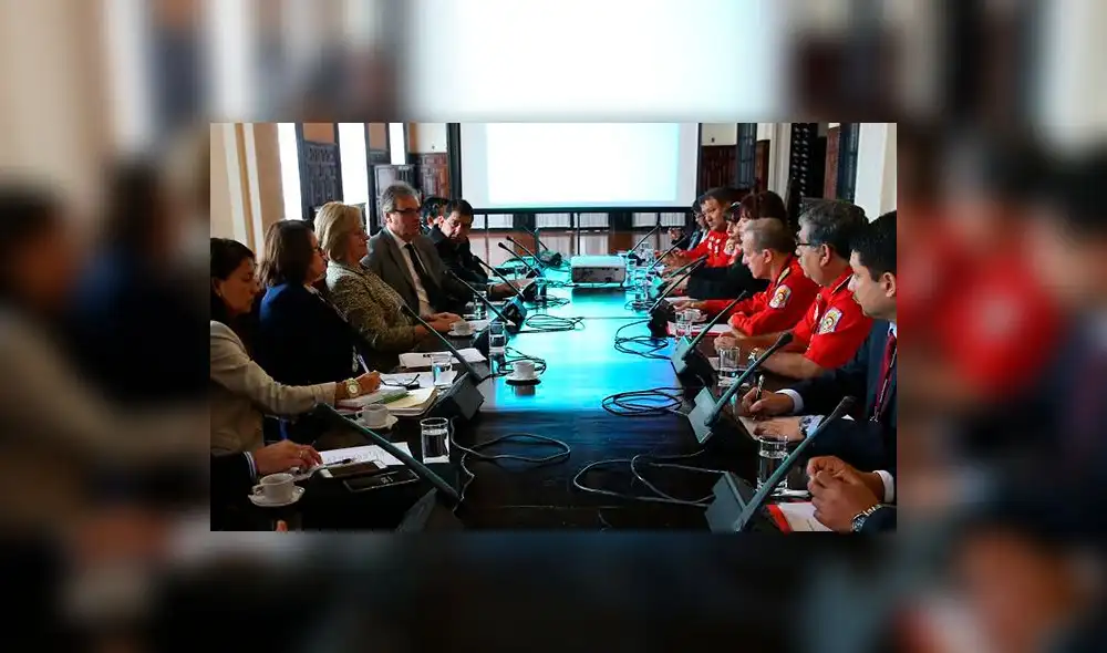 Nancy Lange impulsa creación de fideicomiso para apoyar a bomberos 