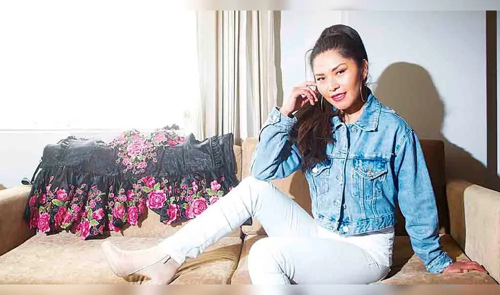 a su lado. Yarita niega que vaya a dejar las polleras.