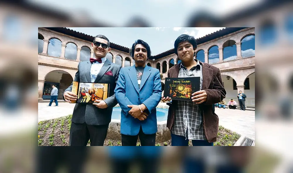 LOS AUTORES. Fernando y Rodrigo Valencia, y Miguel Fernández muestran el libro que ha sido escrito en tres idiomas. LOS AUTORES. Fernando y Rodrigo Valencia, y Miguel Fernández muestran el libro que ha sido escrito en tres idiomas.