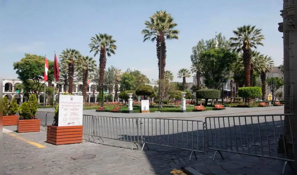 La Plaza de Armas fue cerrada como medida preventiva por las fiestas de fin de año. Foto: Rodrigo Talavera - La República
