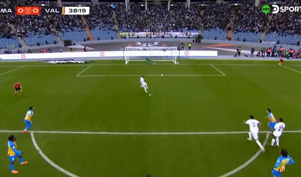 Benzema anotó el primer gol de la Supercopa de España 2023. Foto: Captura DSports