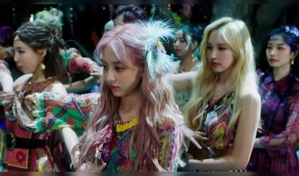 Desliza para ver más fotos de TWICE en el teaser del MV “More & more” por YouTube.