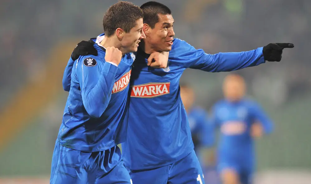 Ambos futbolistas jugaron juntos en el Lech Poznan de Polonia. Foto: AFP