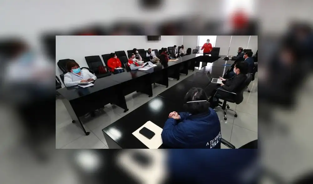 El ministro de Defensa, Jorge Chavez, expresó el compromiso de solucionar las demandas aplazadas durante el estado de emergencia nacional por la COVID-19