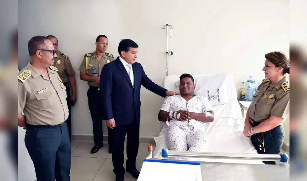 Reconocen valentía de policía herido durante operativo en San Miguel Reconocen valentía de policía herido durante operativo en San Miguel