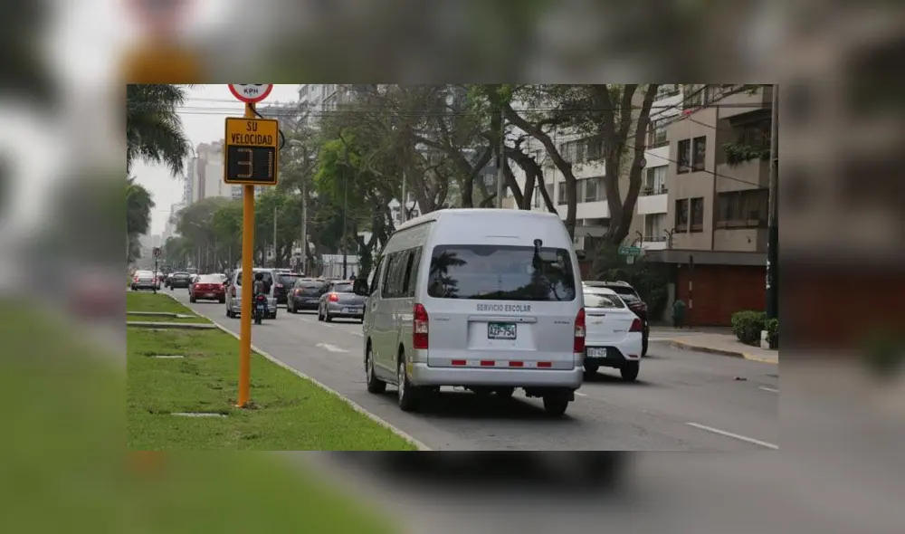 Sensor solar te avisa si es que excediste la velocidad permitida en la vía. (Foto: Municipalidad de San Isidro)