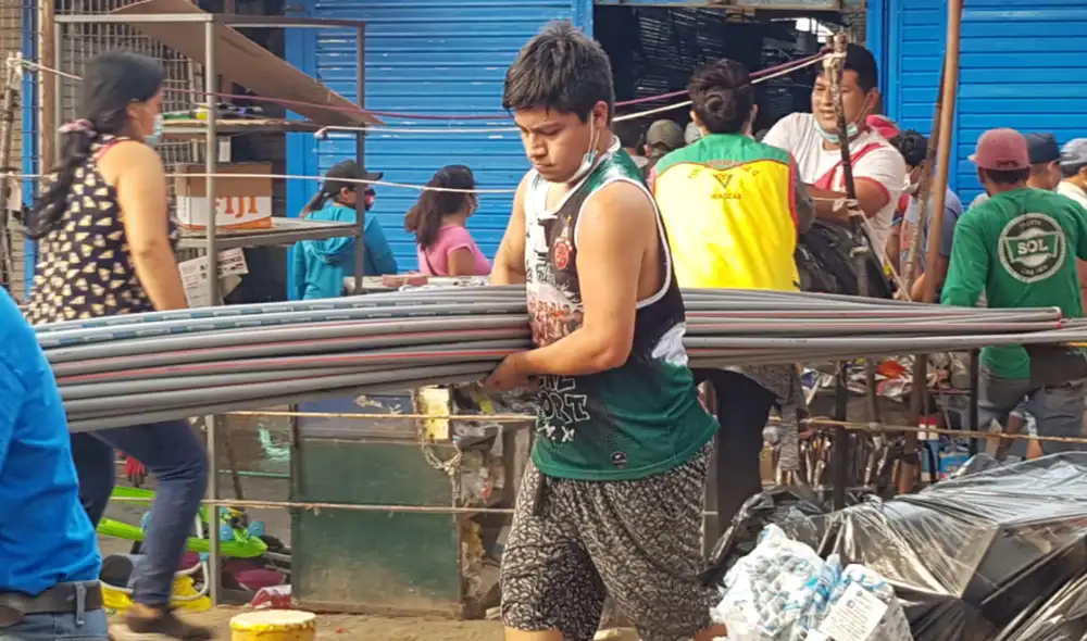Se desconocen causas de incendio en el mercado conocido como 'La Cachina Fashion' . Foto: Jessica Merino / URPI - GLR. Se desconocen causas de incendio en el mercado conocido como 'La Cachina Fashion' . Foto: Jessica Merino / URPI - GLR.