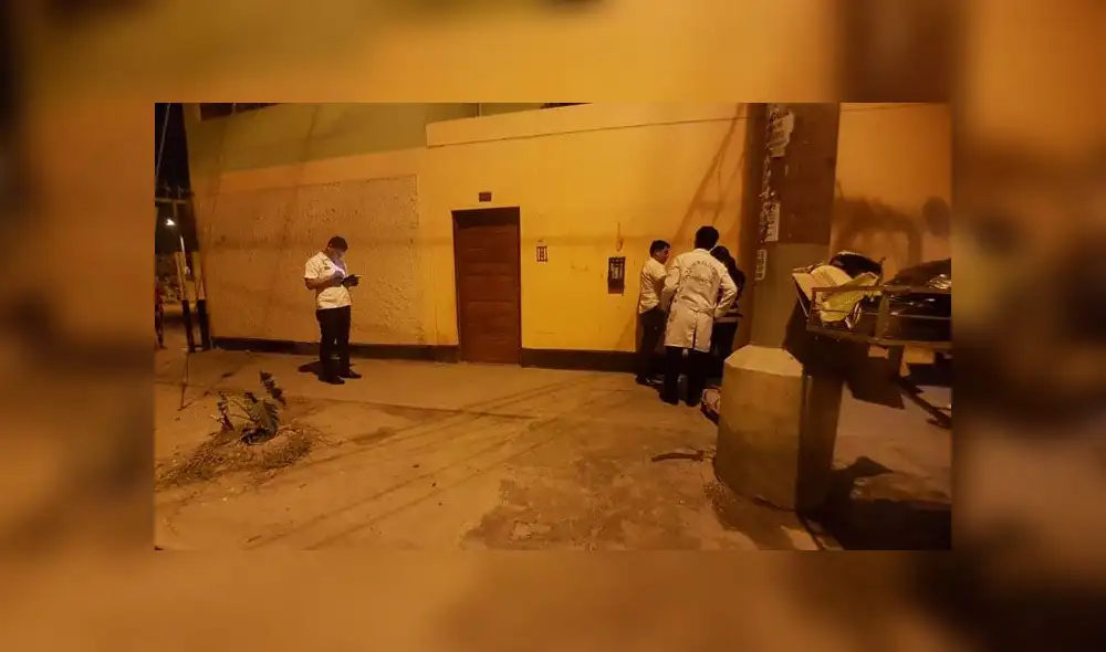 Peritos en Criminalística llegaron hasta la escena en el que quedaron enormes manchas de sangre. (Foto: Grace Mora / La República) Peritos en Criminalística llegaron hasta la escena en el que quedaron enormes manchas de sangre. (Foto: Grace Mora / La República)