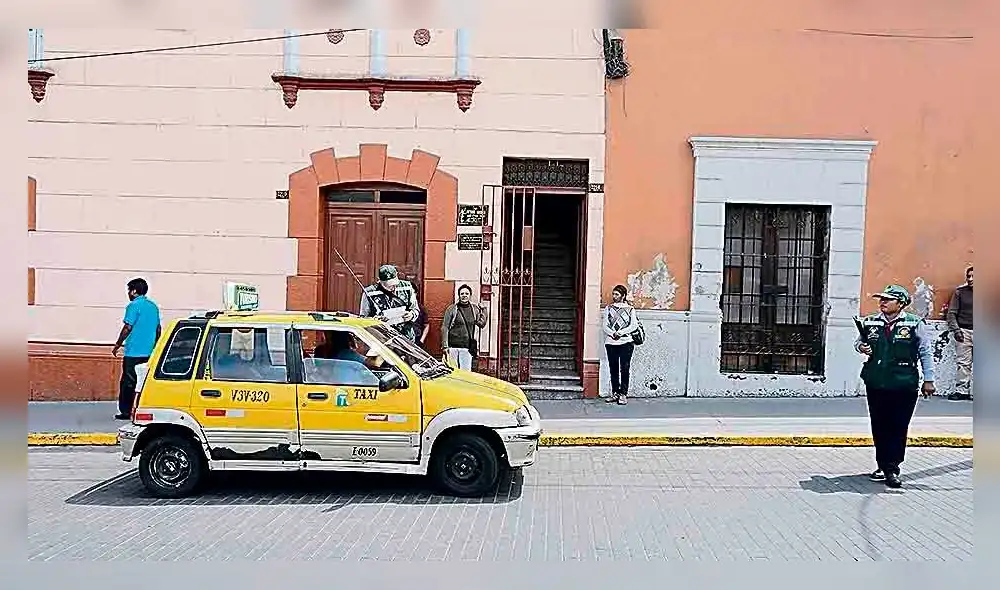 Operativos. Taxistas son intervenidos luego de ingresar al Centro Histórico.