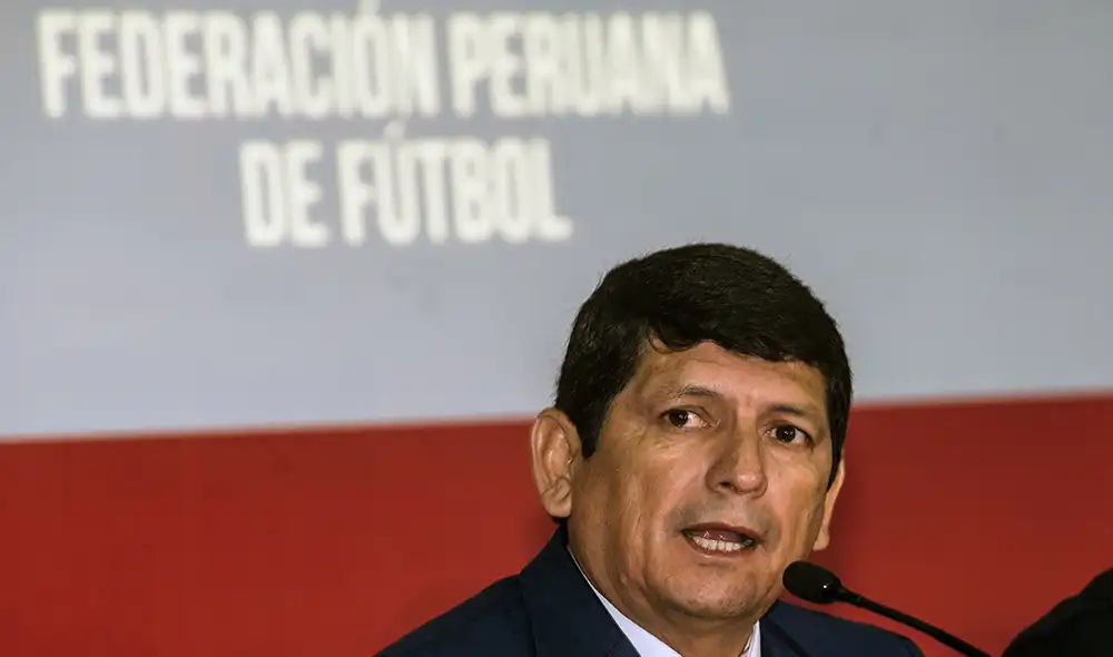 Agustín Lozano se comprometió a ayudar a los clubes de la Liga 1 y Liga 2 ante la crisis que se vive por el coronavirus. | Foto: AFP Agustín Lozano se comprometió a ayudar a los clubes de la Liga 1 y Liga 2 ante la crisis que se vive por el coronavirus. | Foto: AFP