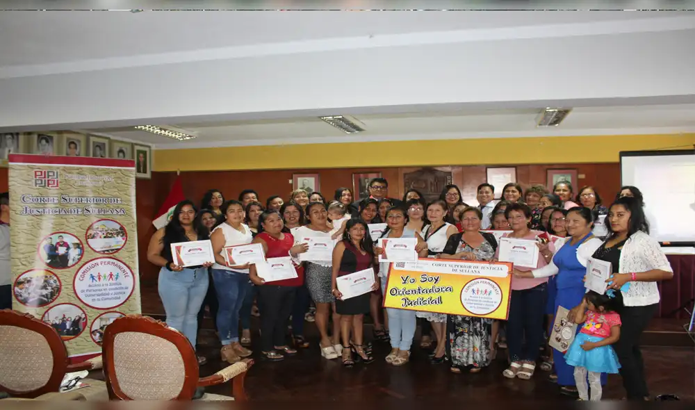 Mujeres líderes de Sullana y Bellavista culminan curso de orientadoras judiciales.