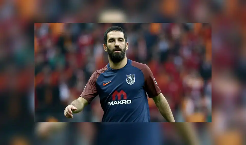 Ex futbolista del FC Barcelona pelea en una discoteca y golpea a un cantante