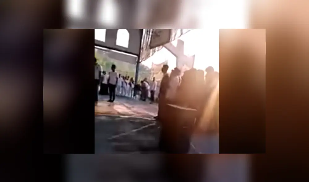 YouTube: Confunde juramento de la bandera con padre nuestro y es blanco de burlas [VIDEO]