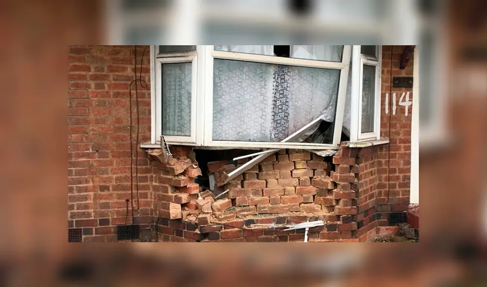 Bus choca contra una casa y en el interior de esta hallan una plantación de marihuana Bus choca contra una casa y en el interior de esta hallan una plantación de marihuana