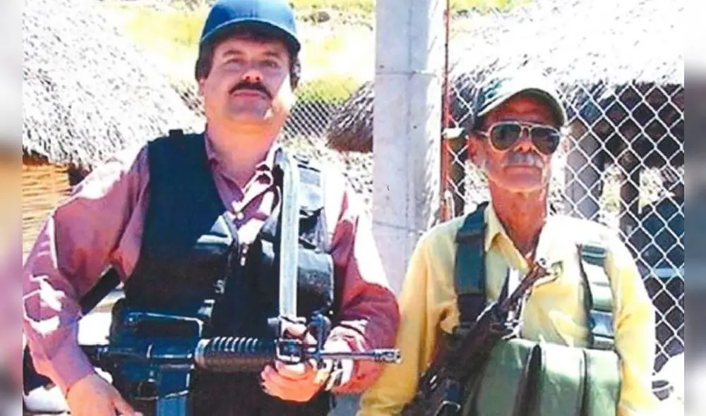 This evidence undated photo released by the US Department of Justice on January 8, 2019, shows Mexican drug lord Joaquin "El Chapo" Guzman (L), according to the department. - Guzman's trial, which began on November 5 with jury selection, is expected to last four months. He stands accused of smuggling more than 155 tons of cocaine into the United States over a period of 25 years. (Photo by HO / US DEPARTMENT OF JUSTICE / AFP) / RESTRICTED TO EDITORIAL USE - MANDATORY CREDIT "AFP PHOTO / US Department of Justice" - NO MARKETING NO ADVERTISING CAMPAIGNS - DISTRIBUTED AS A SERVICE TO CLIENTS This evidence undated photo released by the US Department of Justice on January 8, 2019, shows Mexican drug lord Joaquin "El Chapo" Guzman (L), according to the department. - Guzman's trial, which began on November 5 with jury selection, is expected to last four months. He stands accused of smuggling more than 155 tons of cocaine into the United States over a period of 25 years. (Photo by HO / US DEPARTMENT OF JUSTICE / AFP) / RESTRICTED TO EDITORIAL USE - MANDATORY CREDIT "AFP PHOTO / US Department of Justice" - NO MARKETING NO ADVERTISING CAMPAIGNS - DISTRIBUTED AS A SERVICE TO CLIENTS