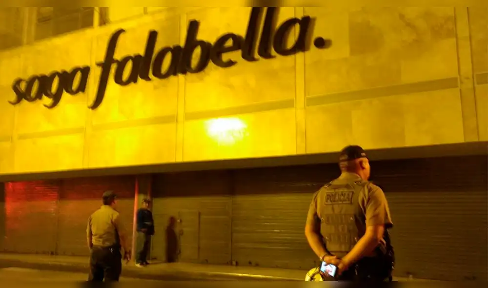 Cercado de Lima: incendio en sótano de tienda por departamento fue controlado