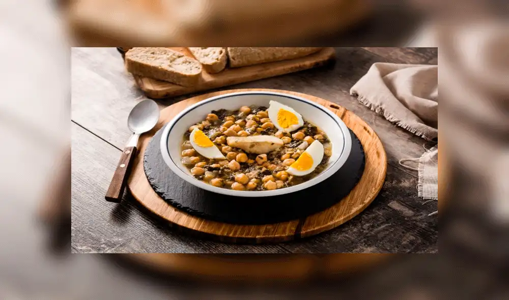 Semana Santa en España: potaje de garbanzos y espinacas Semana Santa en España: potaje de garbanzos y espinacas