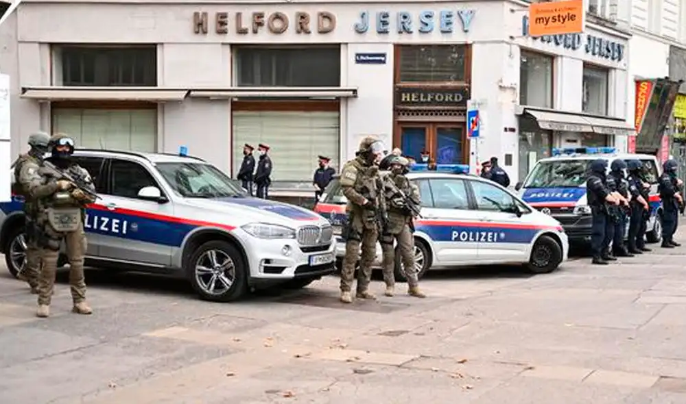 Las autoridades austriacas identificaron al supuesto terrorista como Kujtim Fejzulai, nacido en Viena. Foto: AFP