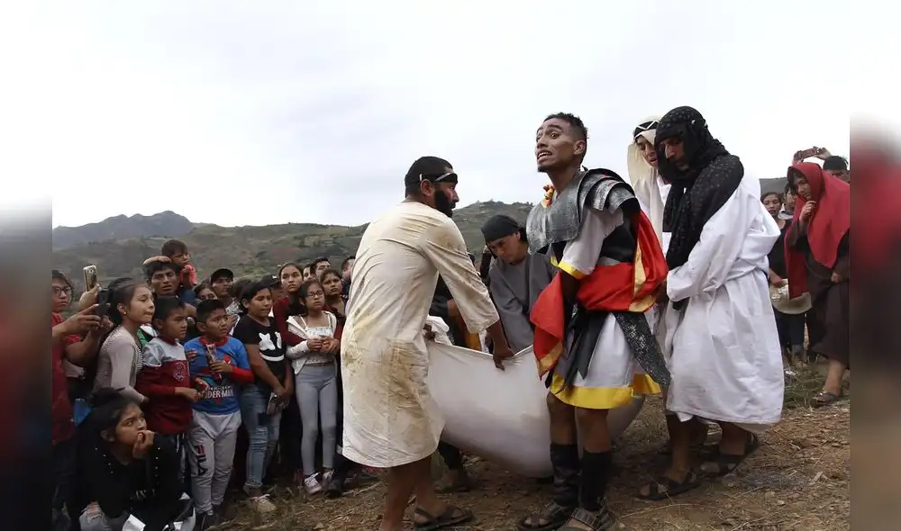 Semana Santa: actor es crucificado de verdad en Huánuco [FOTOS]