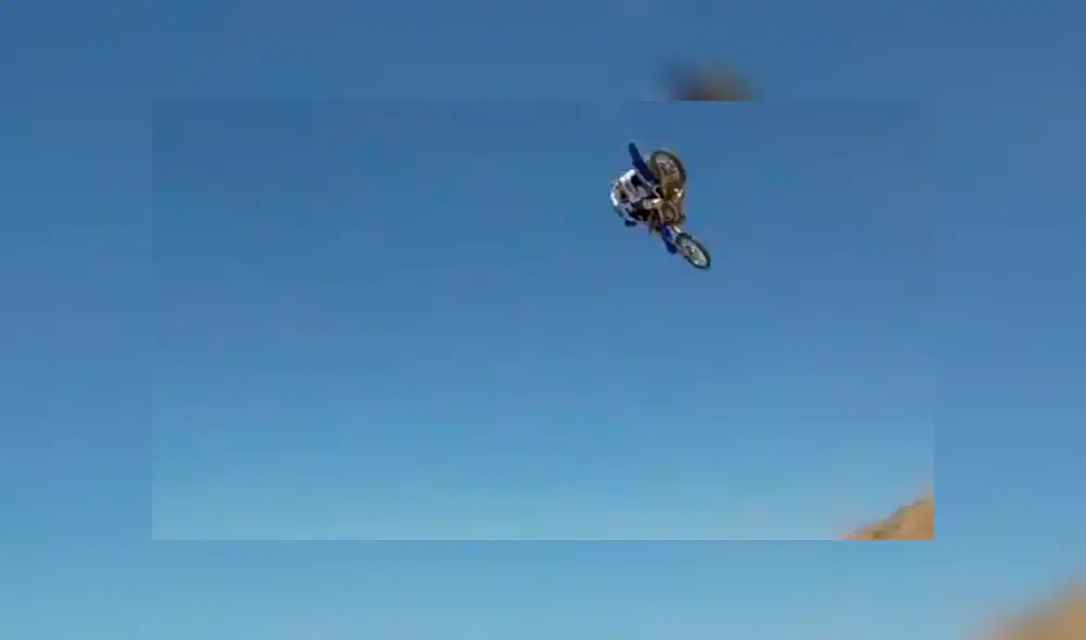 Facebook viral: perro sube a moto de su dueña deportista, sin imaginar las extremas piruetas que viviría [VIDEO]