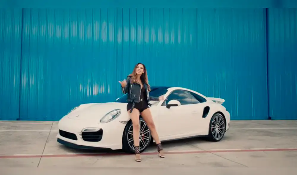 Stephanie Valenzuela lanza 'Intocable' en YouTube con miles de visitas [VIDEO]