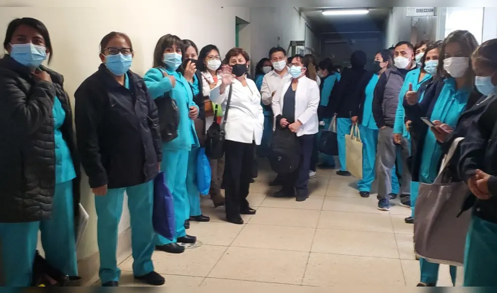 Protesta al interior del nosocomio. Foto: Leonela Aquino/La República Protesta al interior del nosocomio. Foto: Leonela Aquino/La República