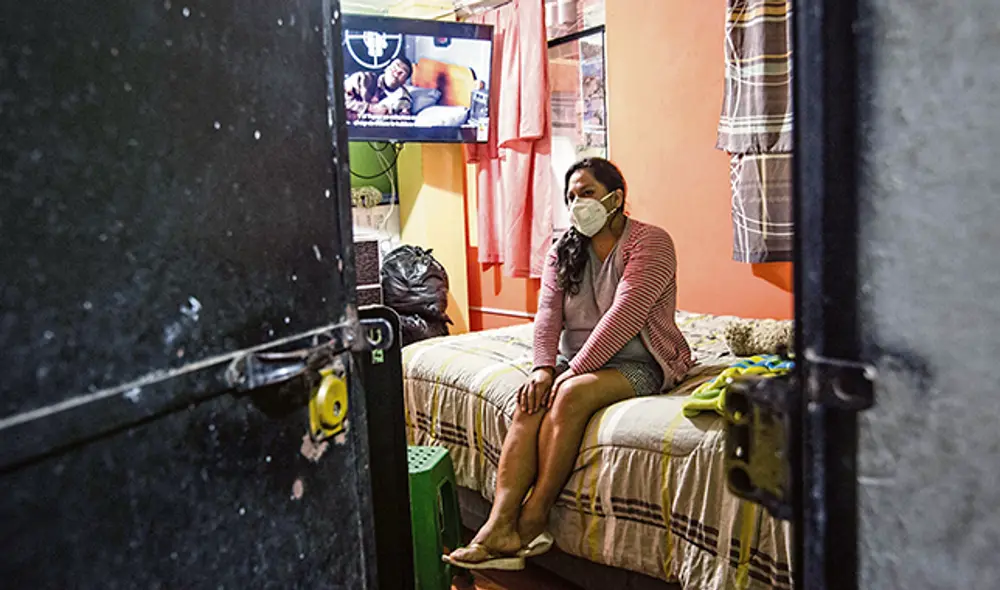 mujer coronavirus covid cama mascarilla mujer coronavirus covid cama mascarilla