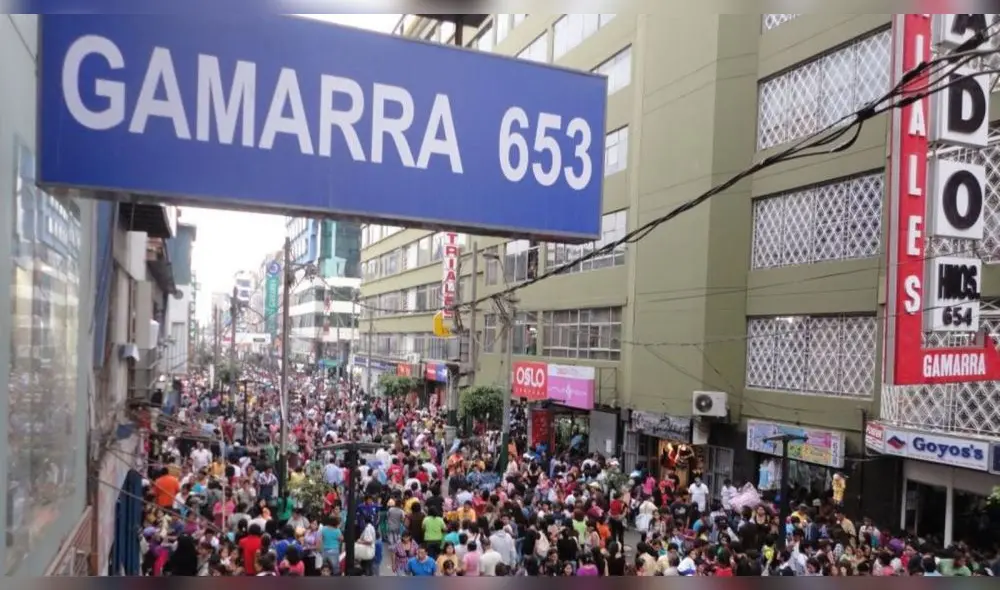 En Gamarra se puede encontrar mucha variedad de prendas de vestir. Foto: Andina