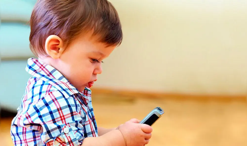 Estudio revela que los niños que usan smartphones, tardan más tiempo en aprender a hablar Estudio revela que los niños que usan smartphones, tardan más tiempo en aprender a hablar