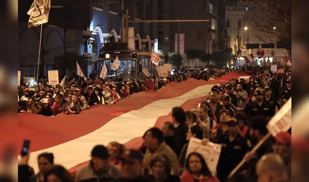 “¡Que se vayan todos!”: las mejores postales de la marcha a favor del adelanto de elecciones “¡Que se vayan todos!”: las mejores postales de la marcha a favor del adelanto de elecciones