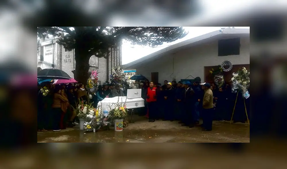 Último adiós. Tíos, primos y amigos de víctima recordaron cómo enfrentó la vida pese a los problemas que enfrentó en su juventud. Último adiós. Tíos, primos y amigos de víctima recordaron cómo enfrentó la vida pese a los problemas que enfrentó en su juventud.