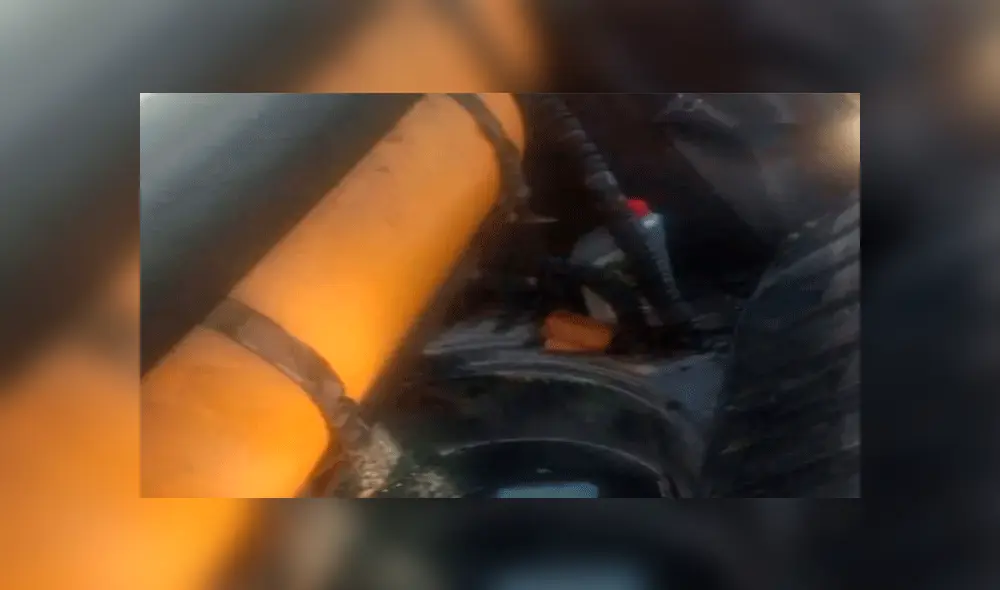 Bomberos evitaron que auto explote.