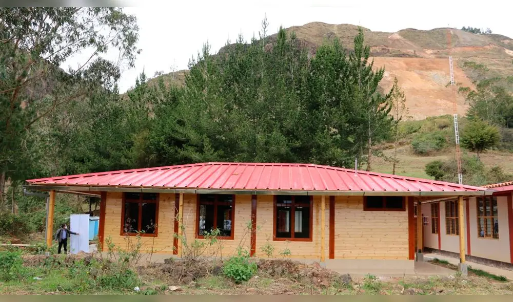 Construyen aulas de madera en Cajamarca