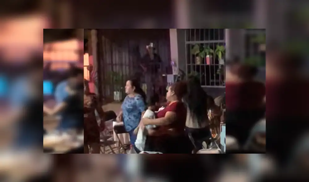 Hombre se robó el show de la celebración tras ser rechazado en fiesta de sus vecinos. Hombre se robó el show de la celebración tras ser rechazado en fiesta de sus vecinos.