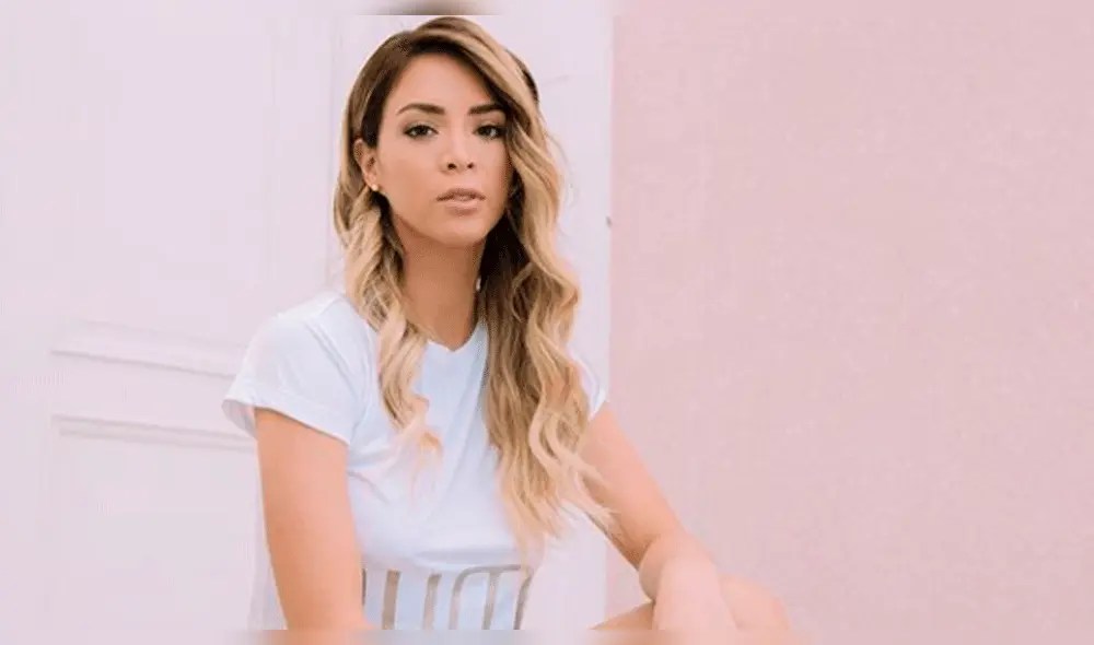 Sheyla Rojas pasa vergonzoso momento al someterse a baño de florecimiento